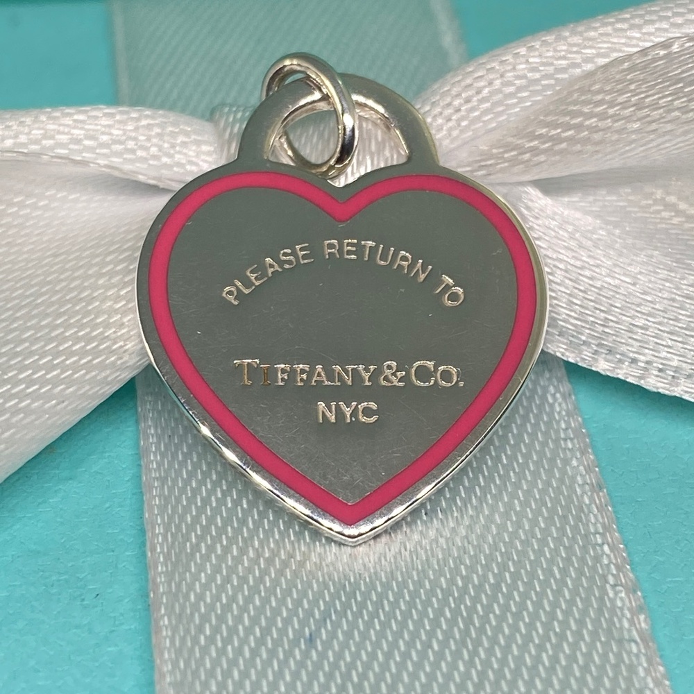 Tiffany & Co. Return to Tiffany® Medium pink Enamel Heart Charm NEW IN BOX